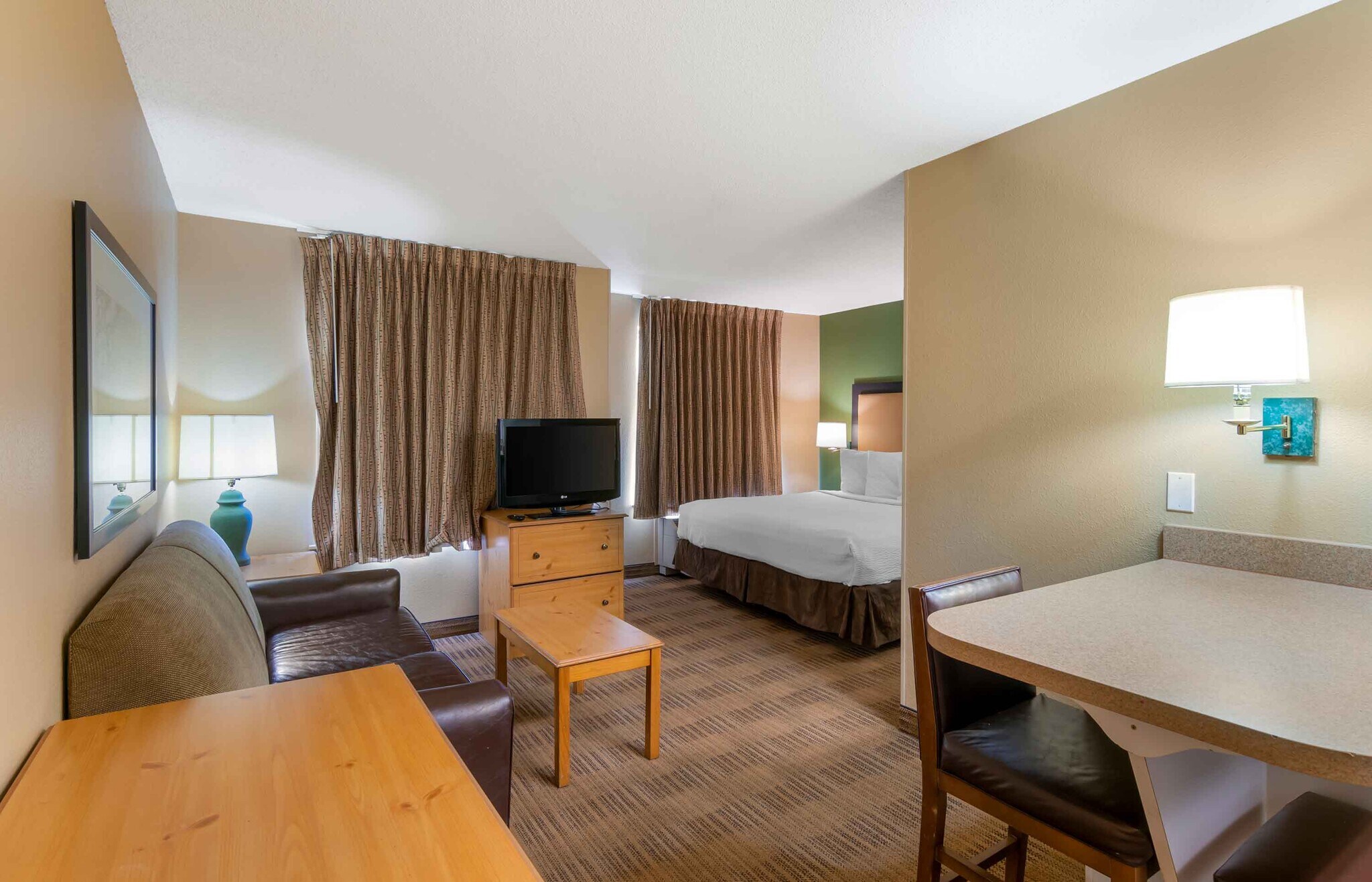 Building Photo - Furnished Studio-Kansas City - Overland Park - Nall Ave