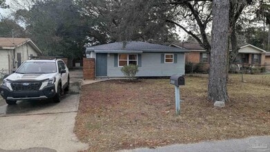 Building Photo - 1010 Hawthorn Dr