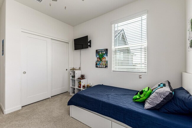 Building Photo - 4509 N 197th Ln