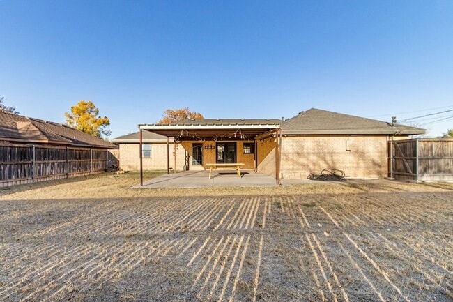 Building Photo - 3701 Oakmont Dr