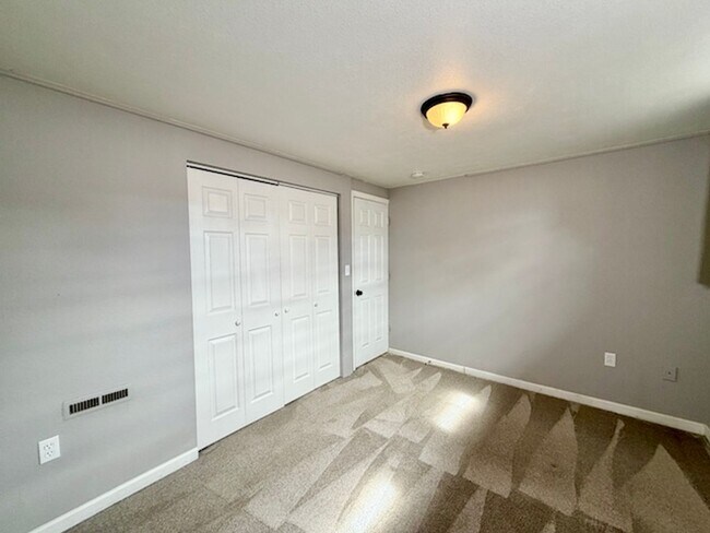 Building Photo - Acres Green Beauty