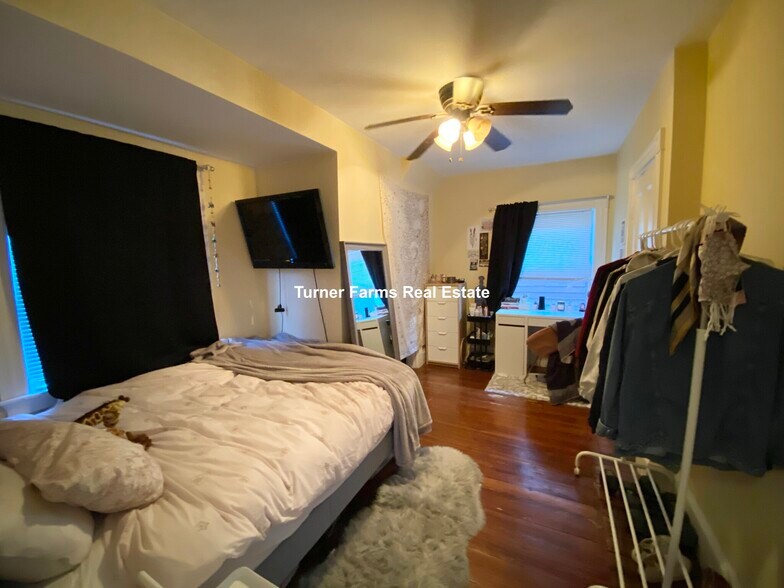 Building Photo - 43 Hillside St