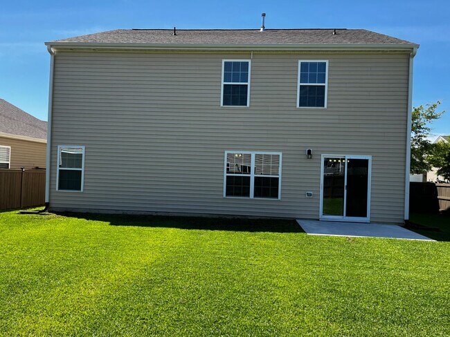 Building Photo - Ultra Spacious Living in Lake Tyler Subdivision