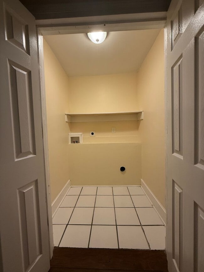 Building Photo - Two Bedroom/Two Bath for Rent