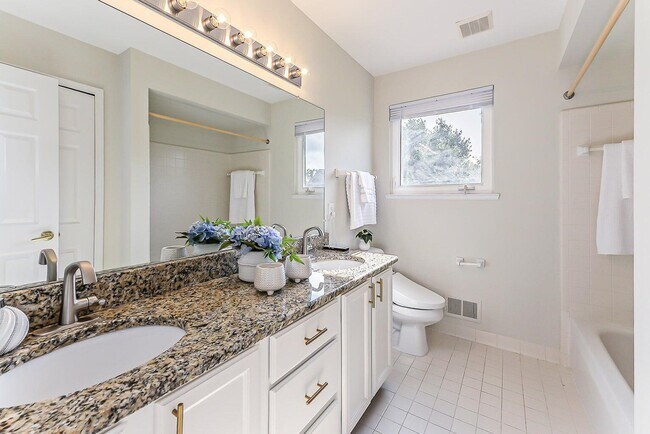 Building Photo - 2400 Rockport Ct