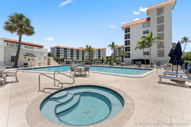 Building Photo - 2871 N Ocean Blvd