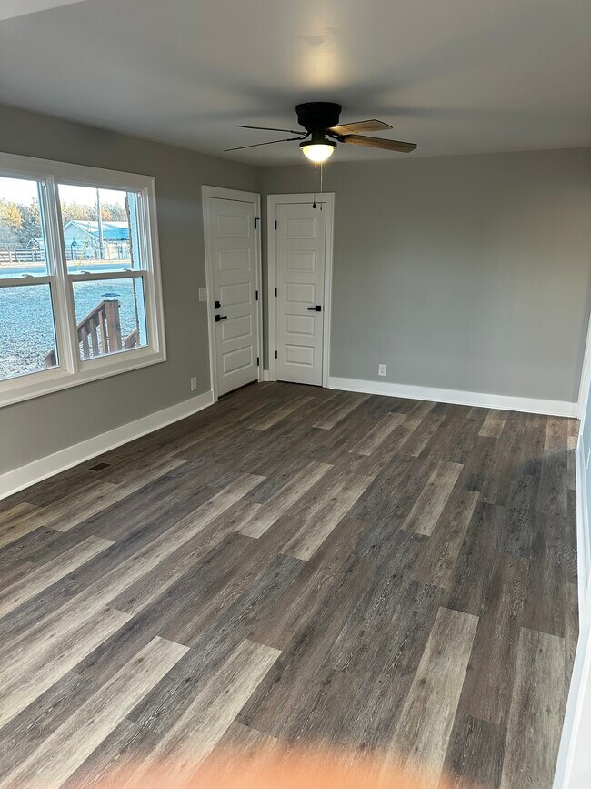 Building Photo - 2506 Halls Hill Pike