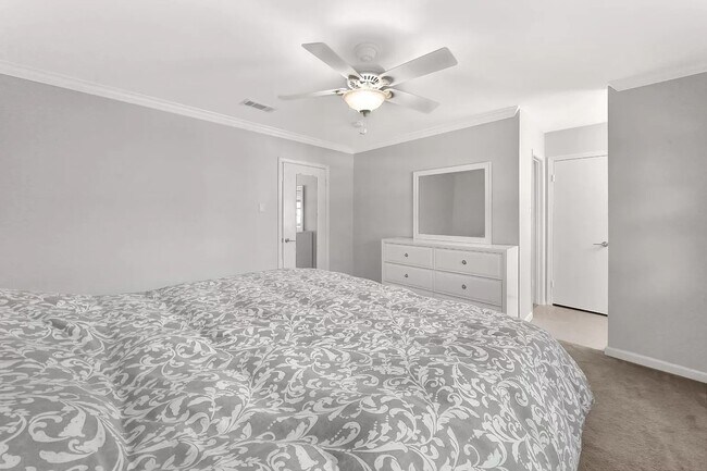 Master Bedroom - 1687 W Sam Houston Pky S