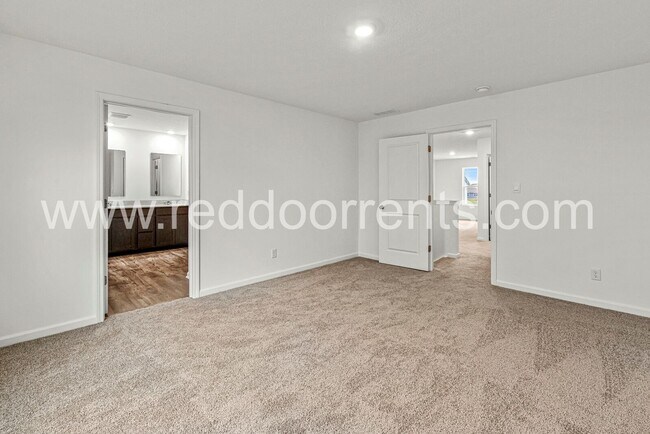 Building Photo - ? Move In Now and Get 6 Months of the Resi...