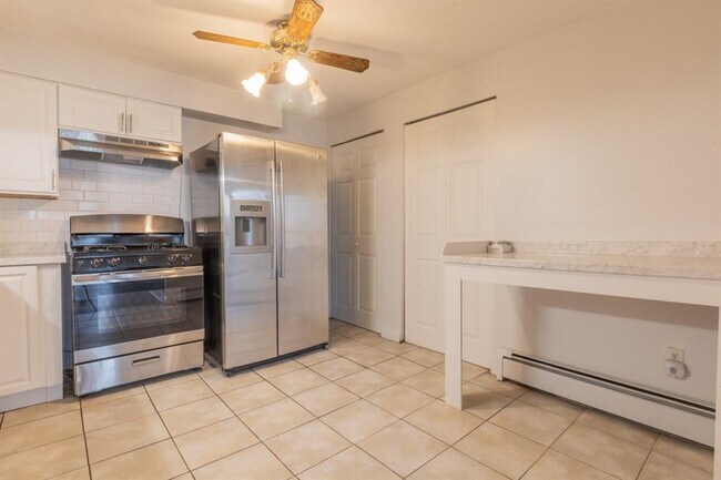 Building Photo - 10 Josephine St