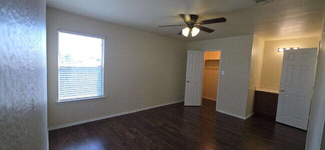 Building Photo - Expansive Mansfield Home with 5 Bedrooms, ...