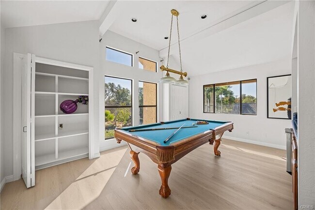 Building Photo - 673 S Mentor Ave