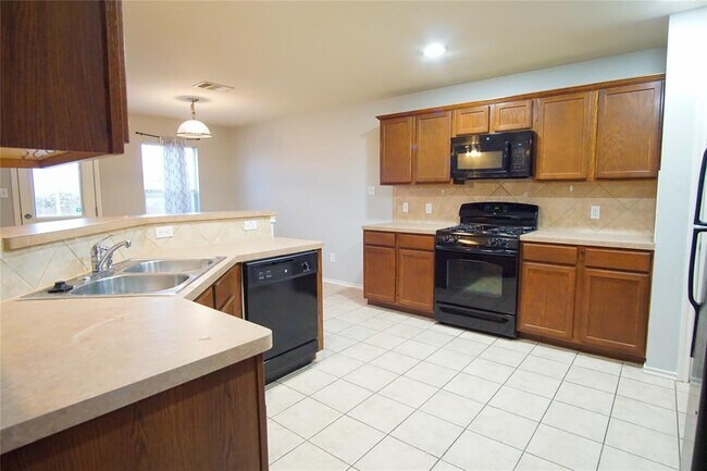 Building Photo - 210 King Ridge Dr