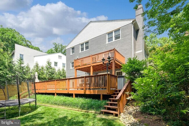 Building Photo - 4208 Maple Terrace