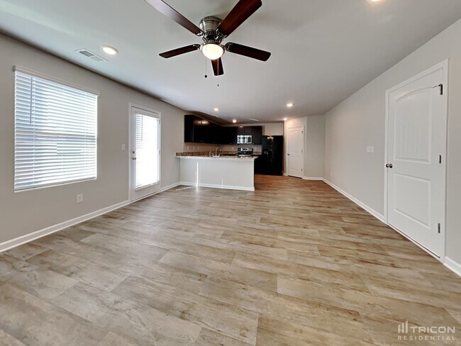 Building Photo - 1071 Bluecoat Cir