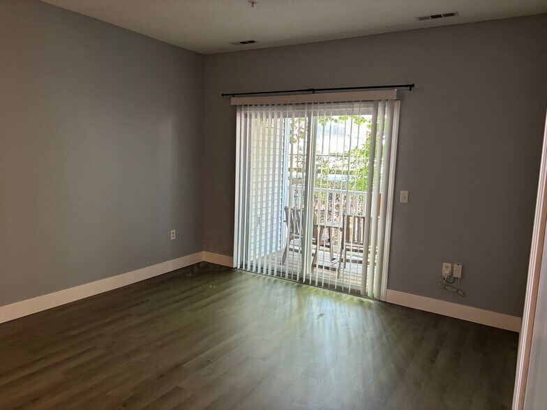 Living room - 96 Mill St