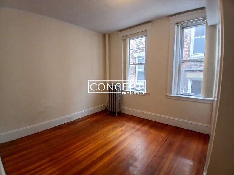 Building Photo - 15 Barrows St