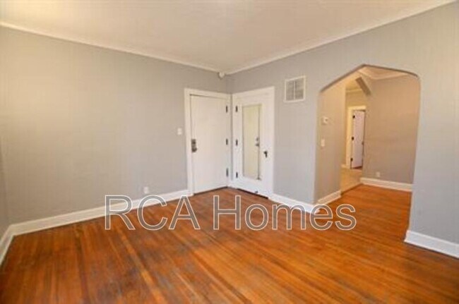 Building Photo - 2527 Shelby St
