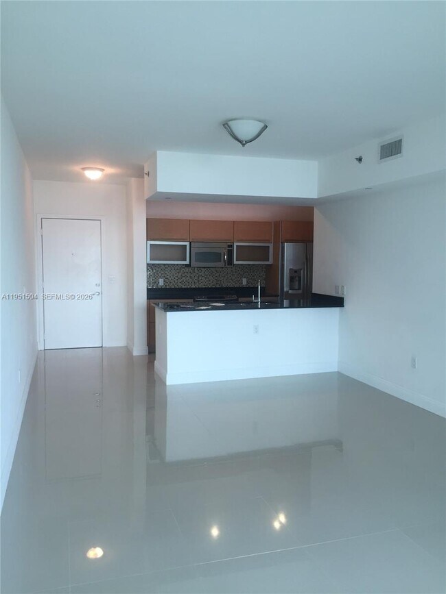 Building Photo - 950 Brickell Bay Dr