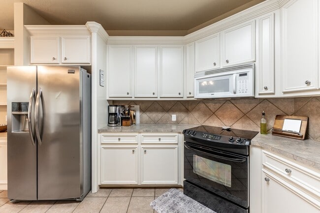 Building Photo - 3658 Redbud Ln