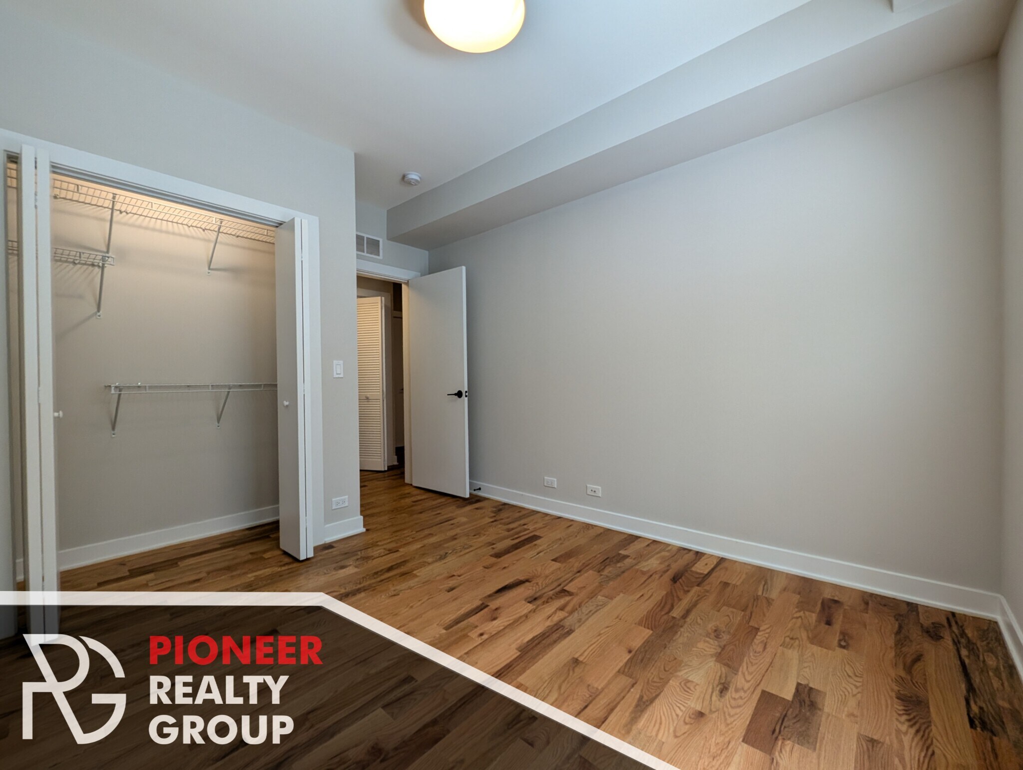 Building Photo - 648 W Wrightwood Ave