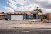 Building Photo - Spacious 3-Bedroom Oasis with Pool in Yuma...