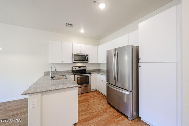 Building Photo - 2321 E Hidalgo Ave