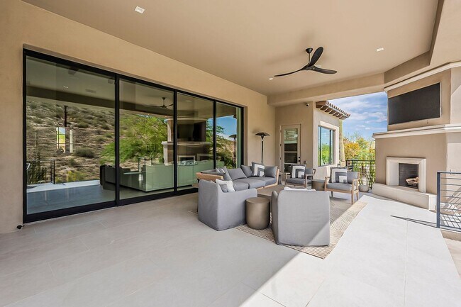 Building Photo - Luxury Home ready for January Move-in