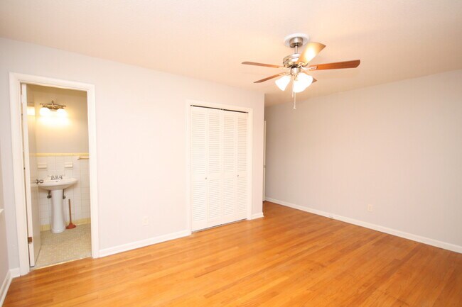 Building Photo - 7620 Charlotte Dr SW