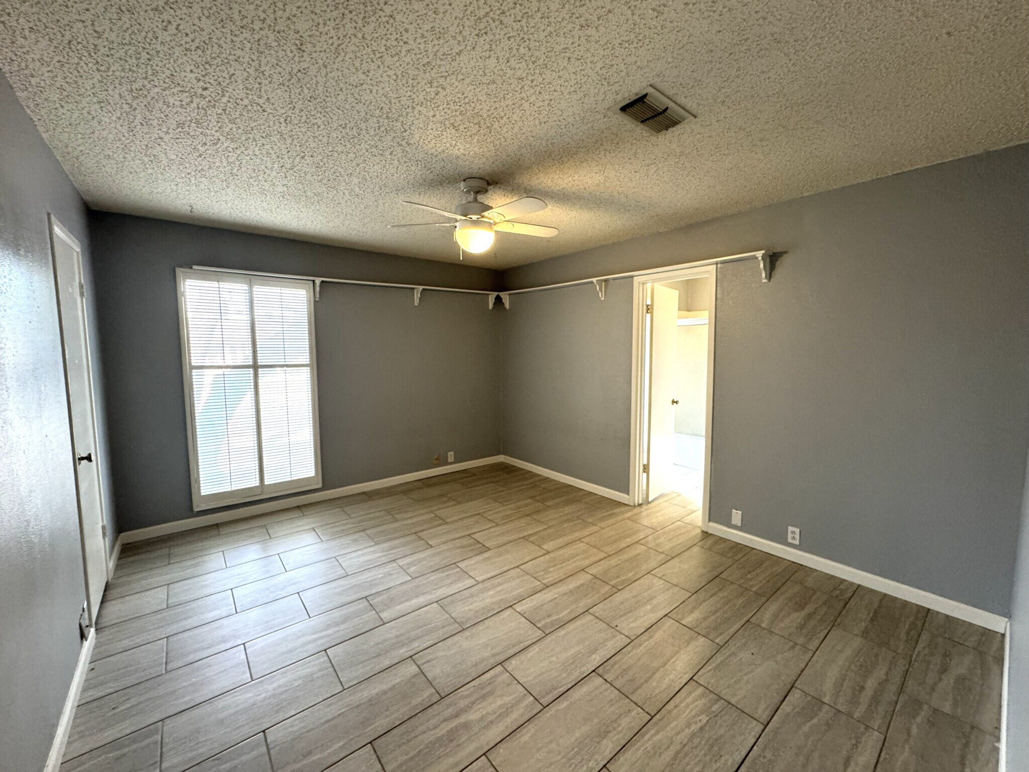 Building Photo - 2405 Stutz Plz