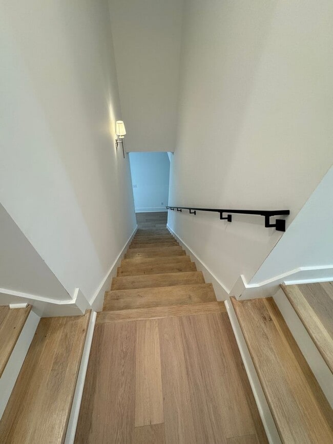 Building Photo - Belmont 1217