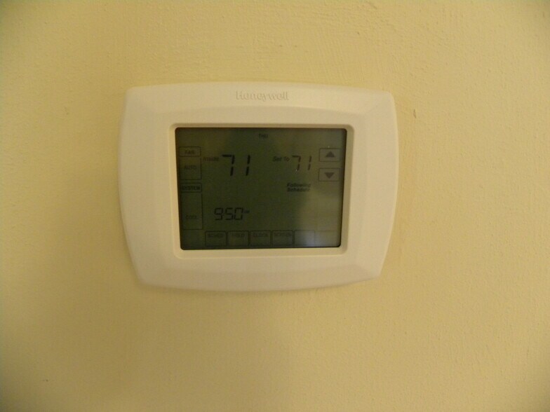 Programmable thermostat - 925 Vilas Ave
