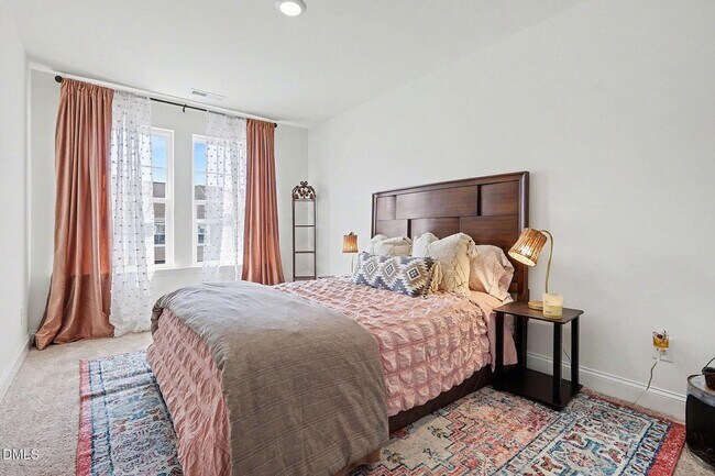 Building Photo - 3 Bedroom 2.5 Bathroom Townhome w/ 1 car garage in a prime location of Flowers Plantation