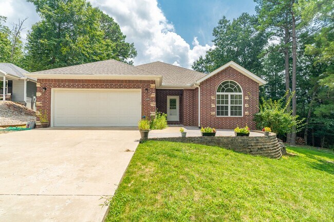 Building Photo - Immaculate 3 Bedroom Bella Vista Home! Amazing back patio!