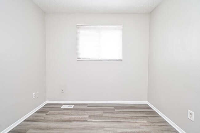 Building Photo - 10943 Birchridge Dr