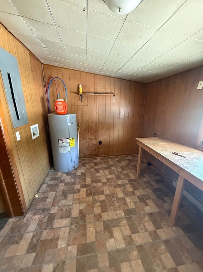 Building Photo - 3185 Spring Rd