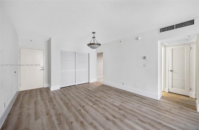 Building Photo - 3000 S Ocean Dr