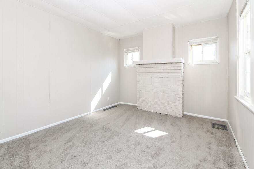 Building Photo - 1407 Maple Ave