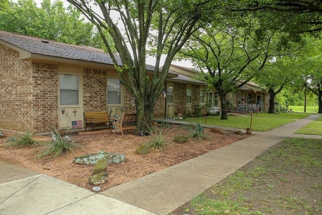 Building Photo - 125 Janis St