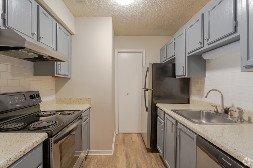 Sandalwood Apartments 6501 W Highway 98 Pensacola FL 32506