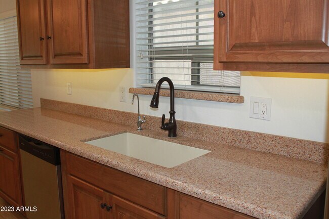 Building Photo - 1621 E Jacob St