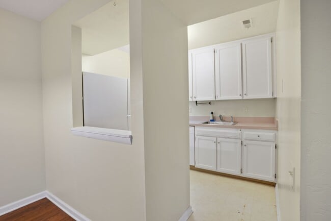 Building Photo - 8 Quarry Cor