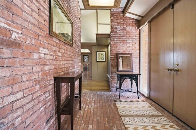 Building Photo - 951 Pembroke Rd