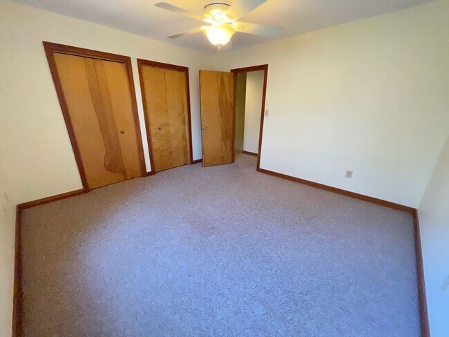 Building Photo - Lovely, updated 2br in Weatherhill. Great location & Carrboro charm!