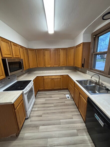 Primary Photo - 601 Hillsboro Ave