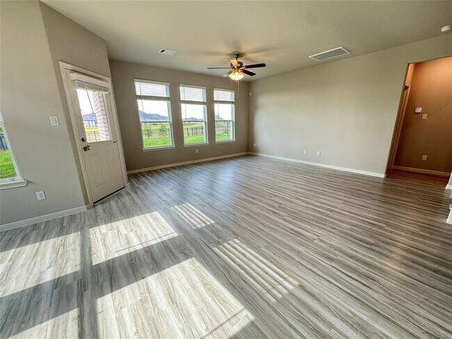 Building Photo - 27231 Blue Pool Dr