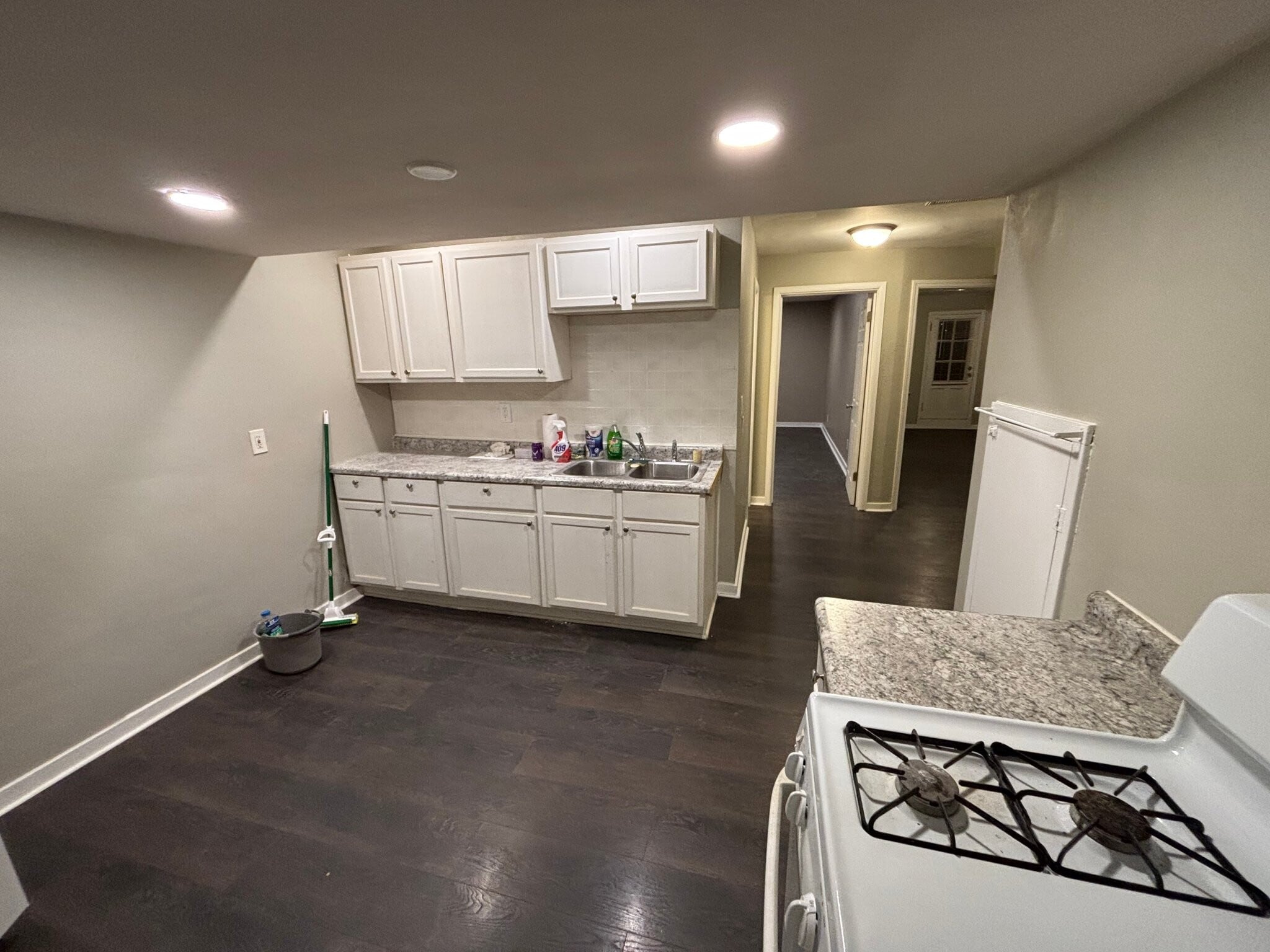 Building Photo - 653 S 69th St