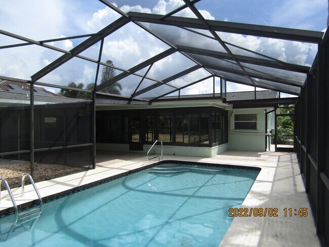 Building Photo - 736 Cadiz Rd