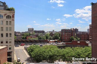 Building Photo - 135 Clarendon St