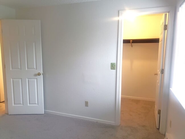 Building Photo - Great duplex in Gresham! rentalsc21.com